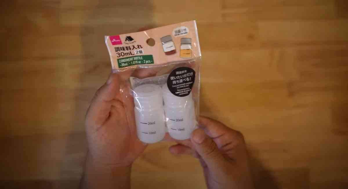 ダイソー×セブンイレブンの調味料入れ 30ml 2個入り